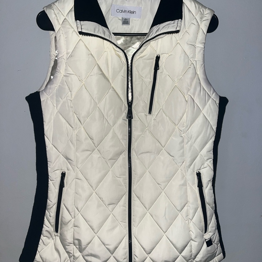 Calvin Klein Women's Black and White Quilted Vest